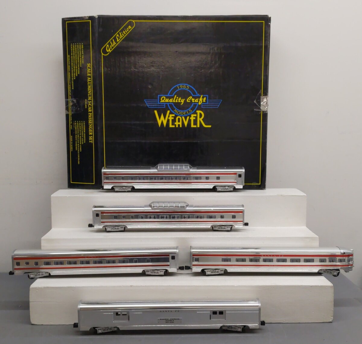 Weaver O Gauge AT&SF Aluminum Passenger 5-Car Set (3-Rail) EX/Box
