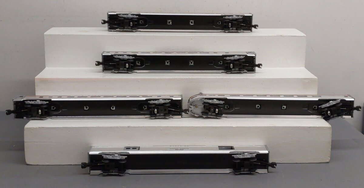 Weaver O Gauge AT&SF Aluminum Passenger 5-Car Set (3-Rail) EX/Box