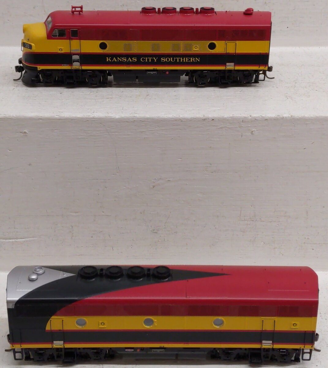 Athearn G2535 HO Scale F-3A/F-3B Kansas City Southern Locomotive Set LN/Box