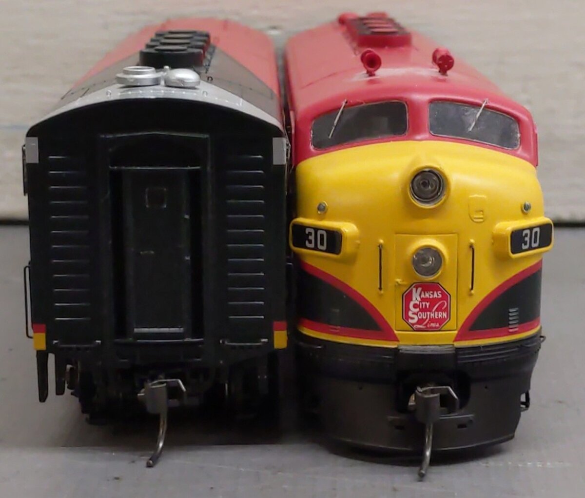 Athearn G2535 HO Scale F-3A/F-3B Kansas City Southern Locomotive Set LN/Box