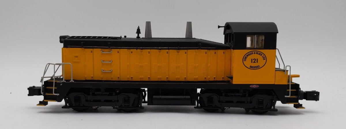 Atlas O Scale Master Line EMD SW8/SW9 Diesel Locomotive (Custom)