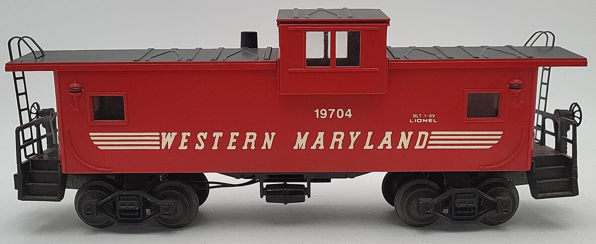 Lionel 6-19704 O Gauge Western Maryland Extended Vision Caboose w/Smoke EX