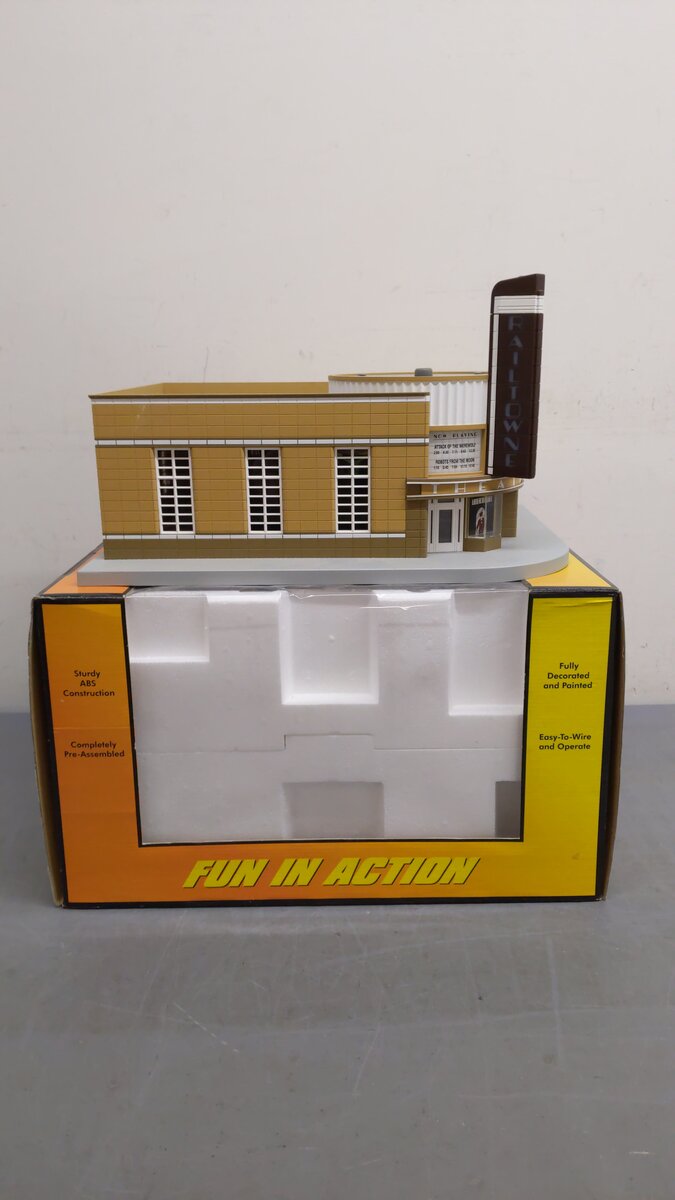 MTH 30-9054 O Scale Railtowne Movie Theater EX/Box