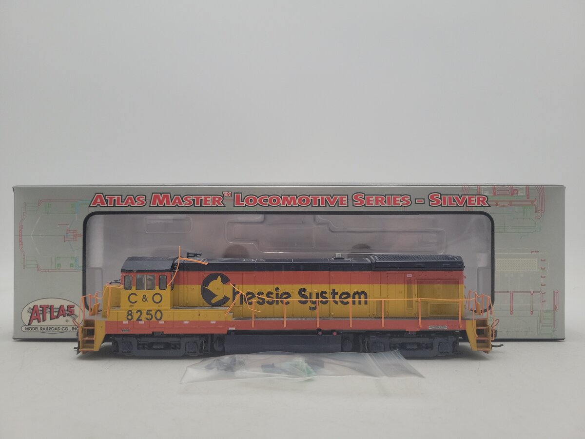 Atlas 8029 HO Scale Chesapeake & Ohio Diesel Locomotive #8250 VG/Box