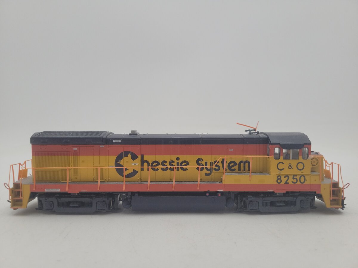 Atlas 8029 HO Scale Chesapeake & Ohio Diesel Locomotive #8250 VG/Box