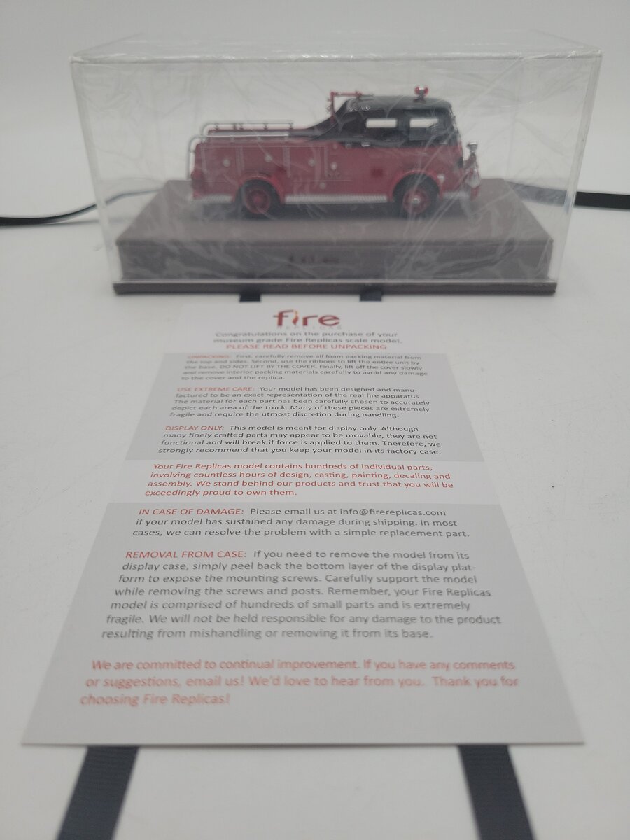 Fire Replicas FR057-2 1:50 Scale Chicago Fire Department 1952 Autocar Squad 2 LN/Box