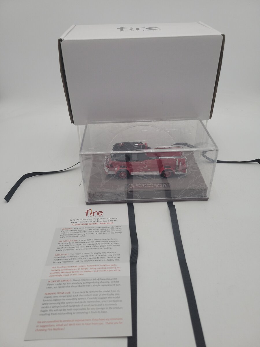 Fire Replicas FR057-2 1:50 Scale Chicago Fire Department 1952 Autocar Squad 2 LN/Box