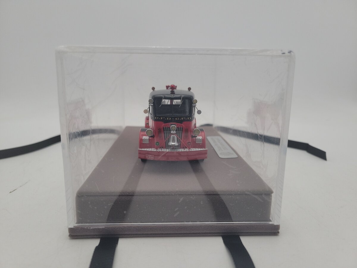 Fire Replicas FR057-2 1:50 Scale Chicago Fire Department 1952 Autocar Squad 2 LN/Box