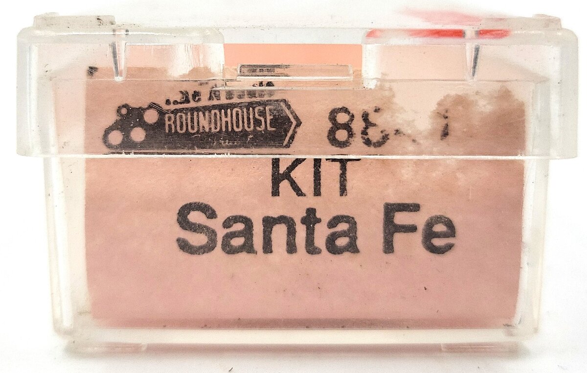 Roundhouse 8841 N Scale ATSF Railbox Box Car #51916 EX/Box