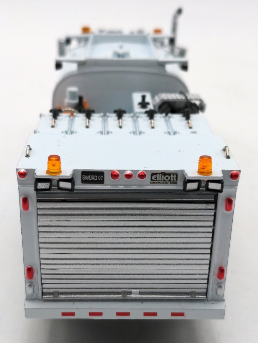 Sword Models SW2041-W 1:50 White Peterbilt 357 w/Elliot Fuel and Lube Body LN
