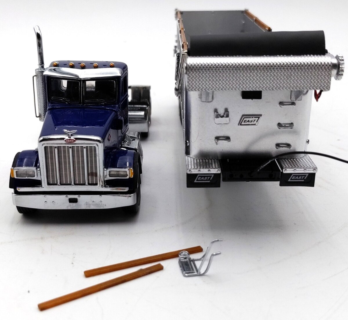 Sword Models SW2044-OT 1:50 Owen Trucking Peterbilt 357 w/East Genesis Dump VG