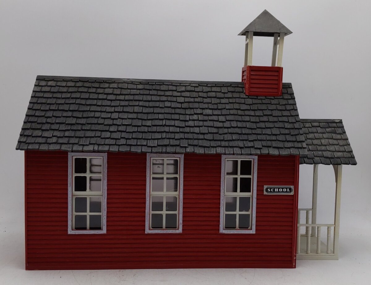 Piko 62243 G Scale Little Red Schoolhouse EX