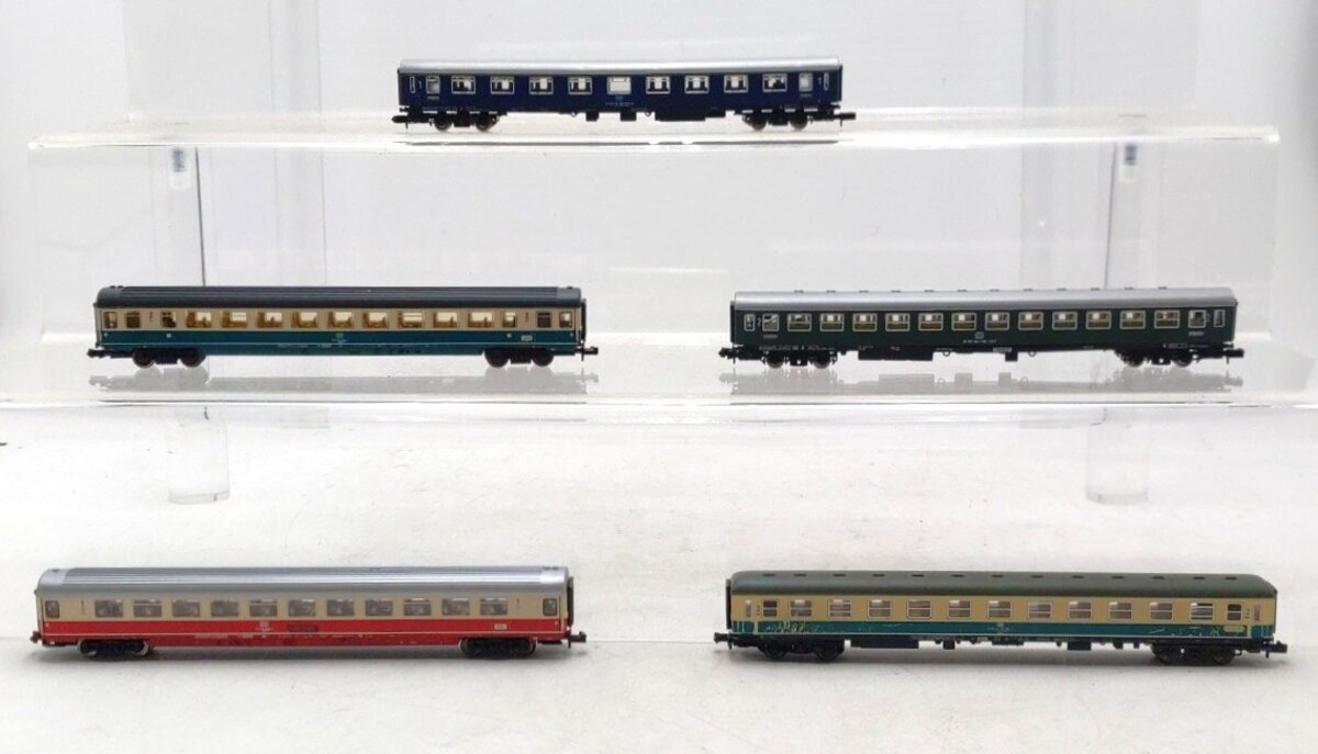 Trix & Other N Scale Assorted Passenger Cars [5] EX
