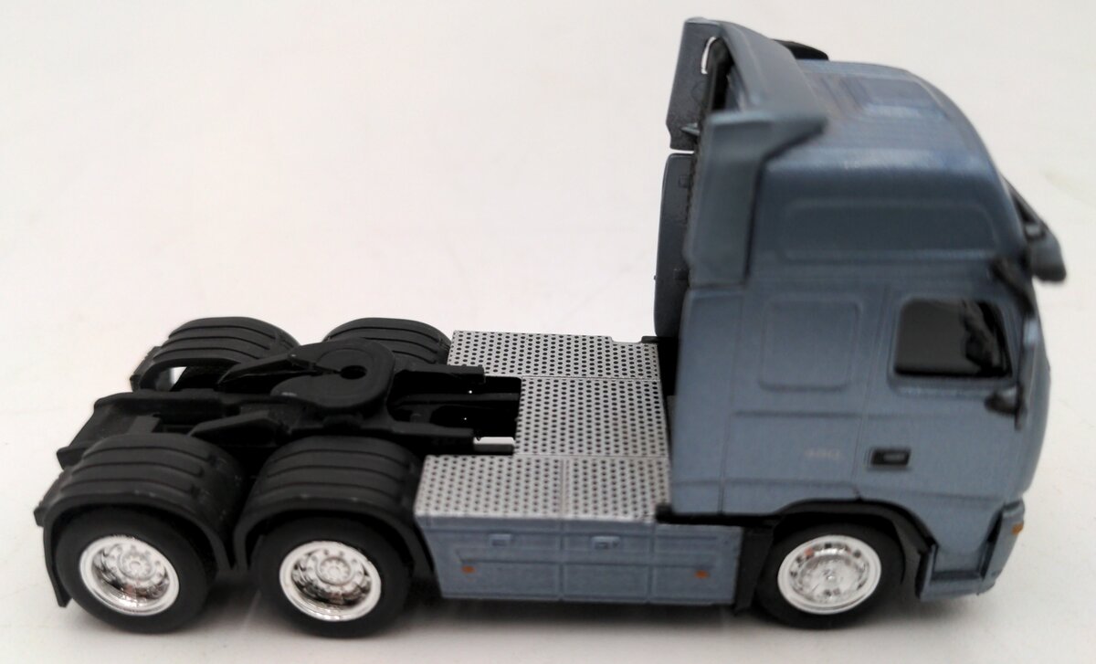 Motorart 1:87 Scale Diecast Volvo FH12 Globetrotter Tractor EX