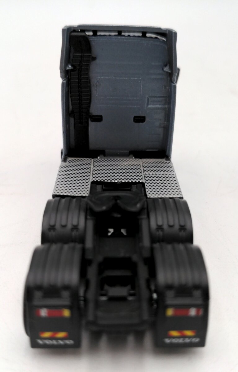 Motorart 1:87 Scale Diecast Volvo FH12 Globetrotter Tractor EX