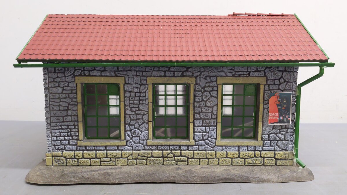 Pola 910 Engine Shed Kit - Assembled VG