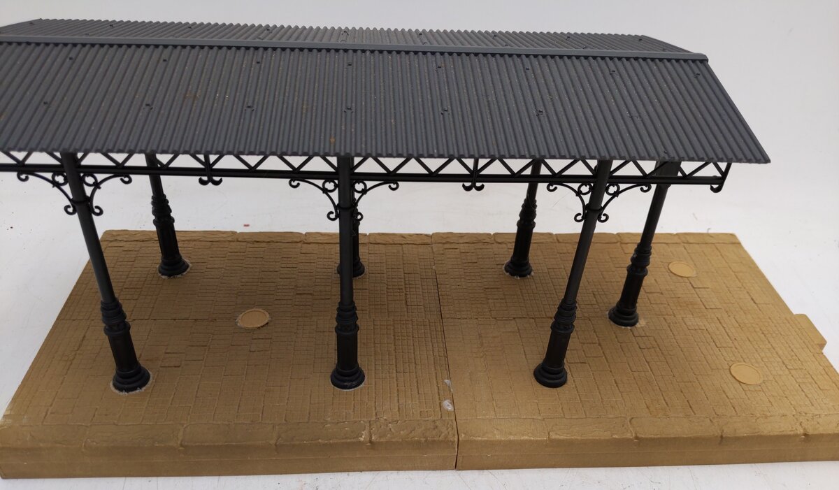 Pola 330908 G Covered Passenger Platform EX