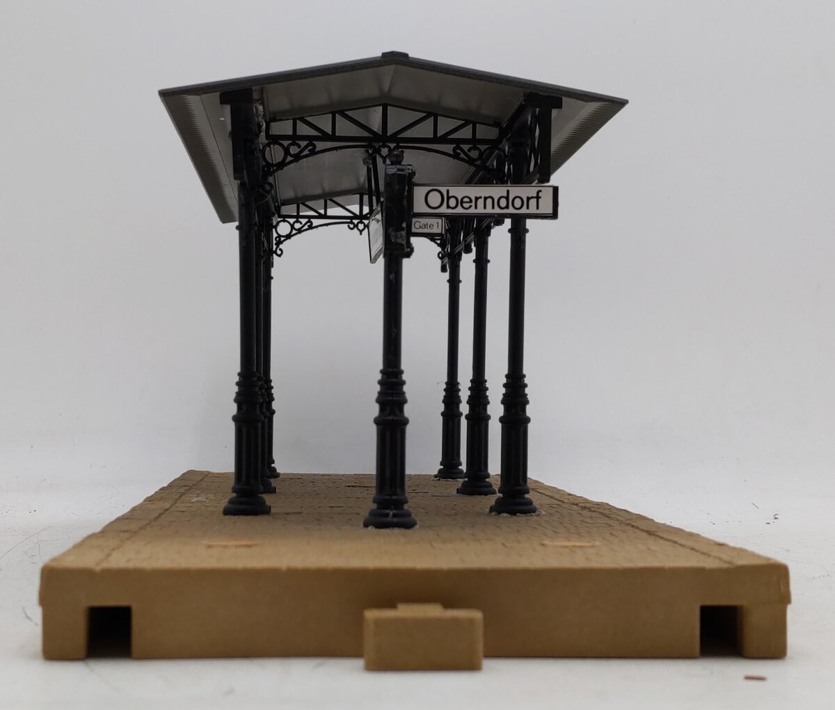 Pola 330908 G Covered Passenger Platform EX