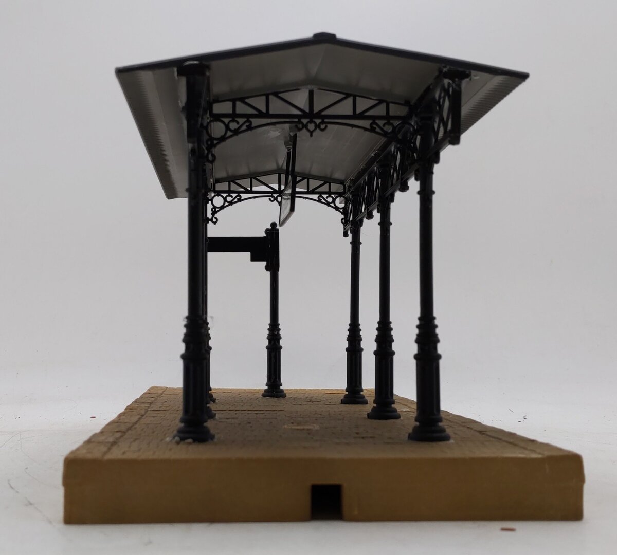 Pola 330908 G Covered Passenger Platform EX