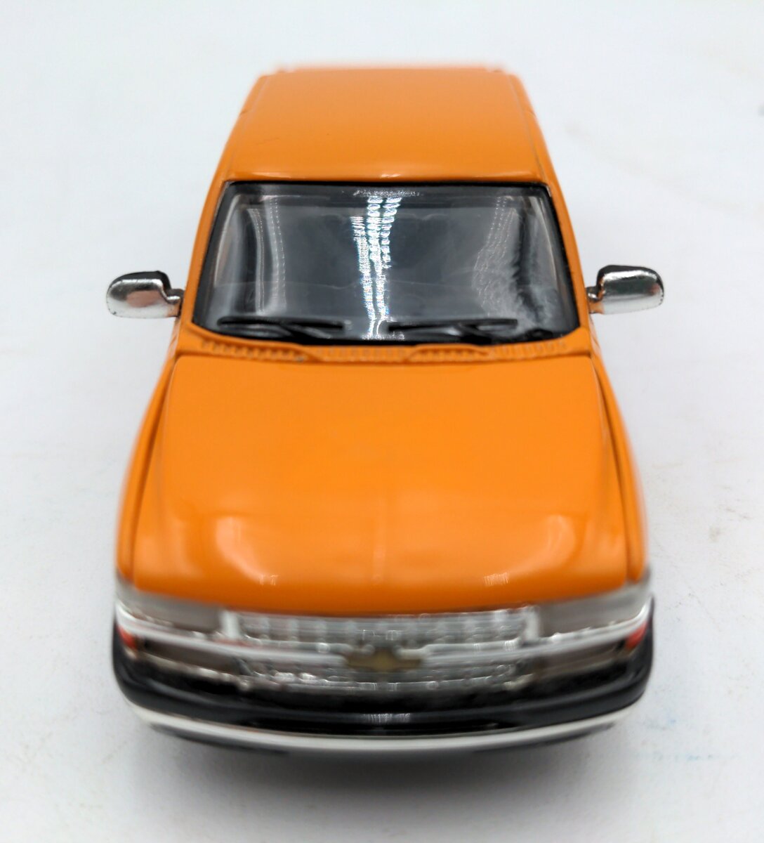 Ertl 1:50 Scale Diecast 2000 Silverado Orange Truck EX