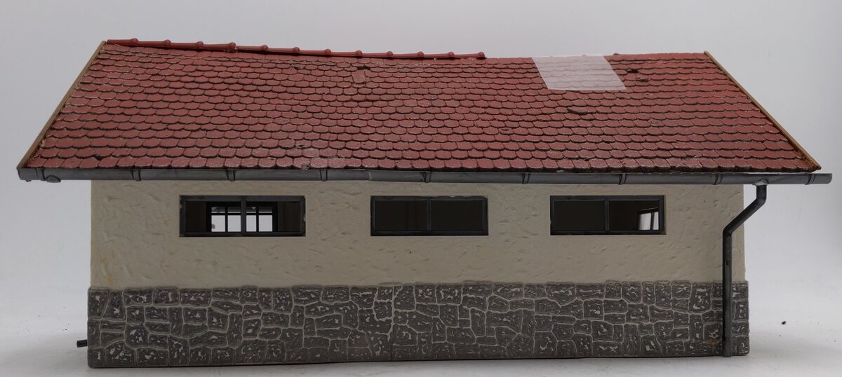 Pola 1841 Pola 1841 G Scale Farm Cow Barn - Assembled VG