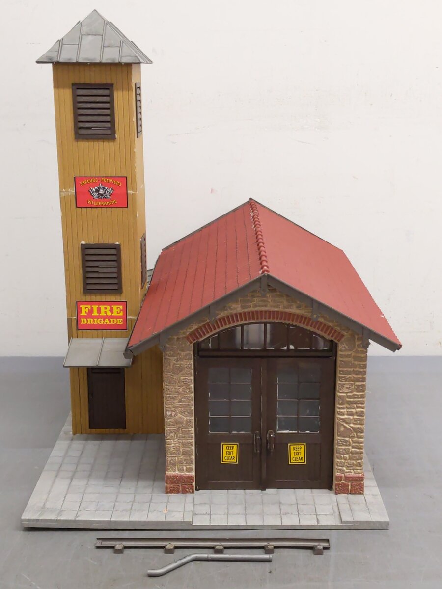 Pola 992 G Scale Fire Station Kit- Assembled VG