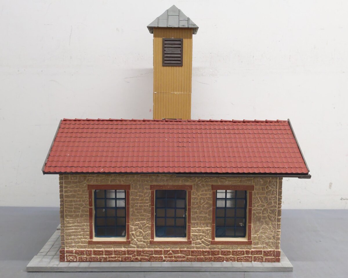 Pola 992 G Scale Fire Station Kit- Assembled VG