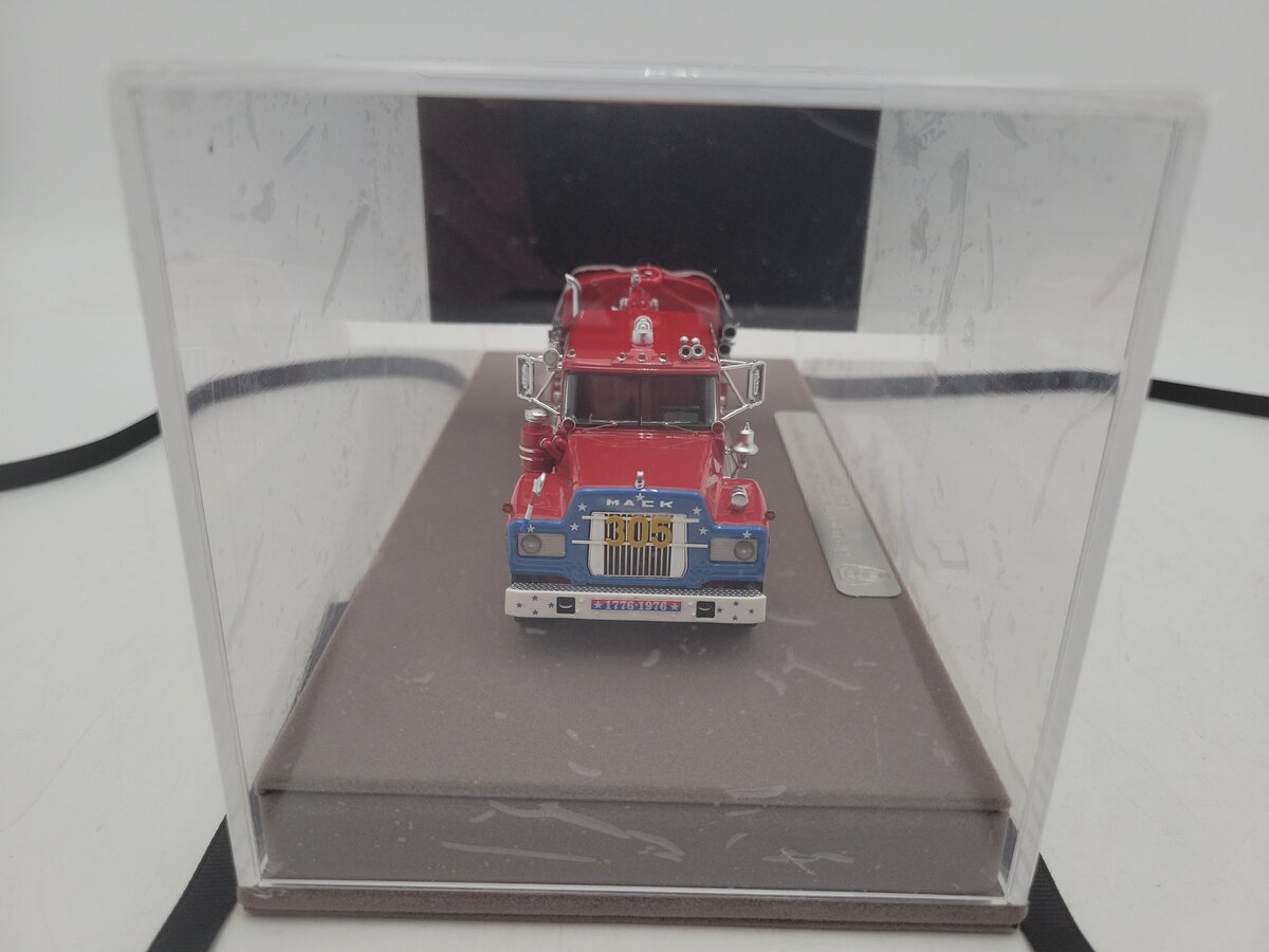 Fire Replicas FR074-305 1:50 Queens FDNY 1969 Mack R Pumper Bicentennial Engine LN/Box