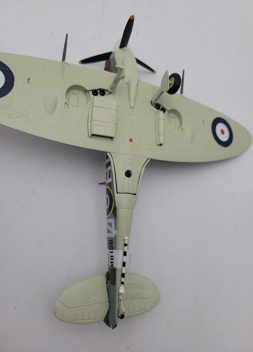 Franklin Mint B11E779 1:48 Diecast Navy Supermarine Spitfire VG/Box