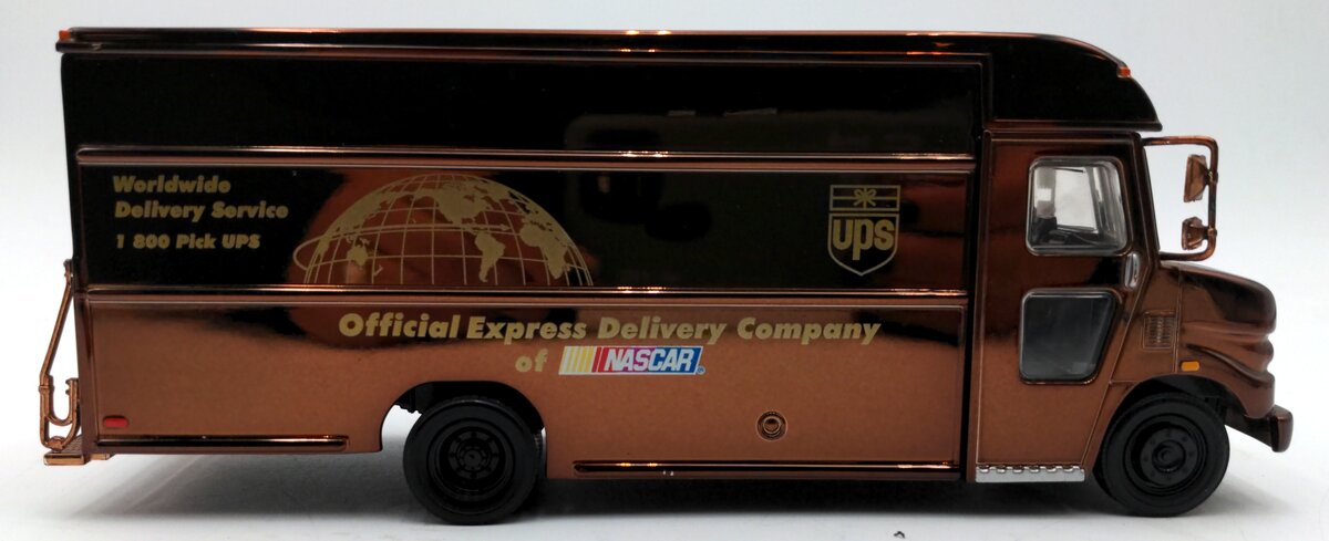 Revell 1:32 Scale UPS NASCAR Delivery Truck VG