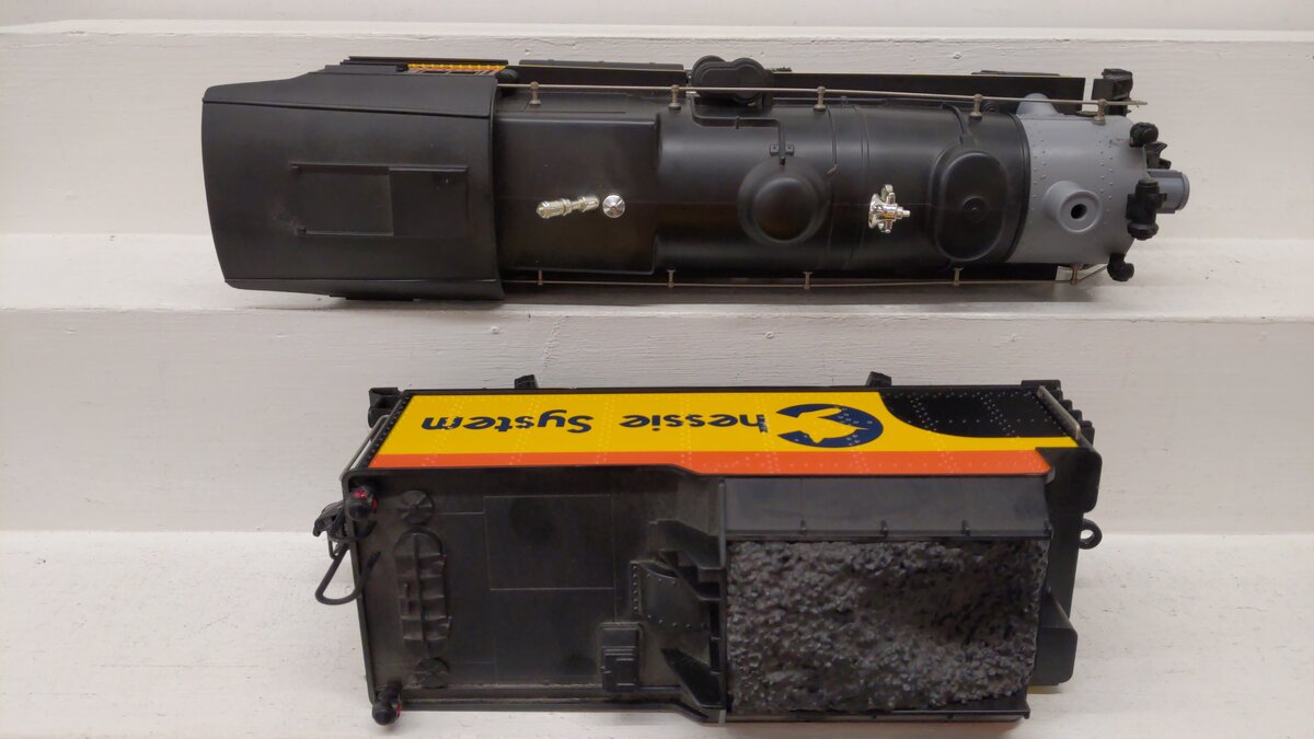 Lionel 8-85106 G Scale Chessie 4-4-2 Steam Locomotive & Tender VG