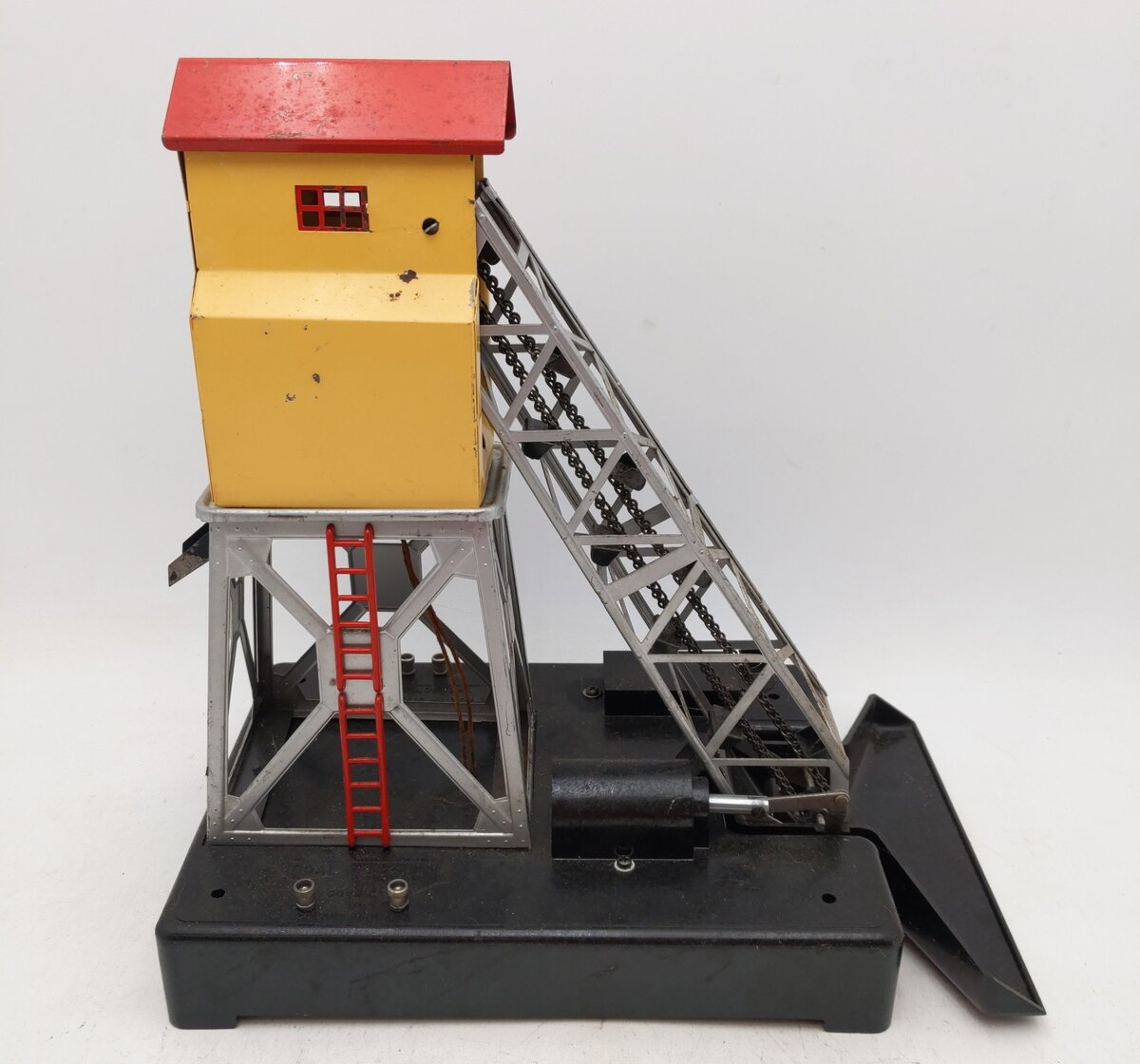 Lionel 97 Vintage O Operating Coal Elevator Loader VG