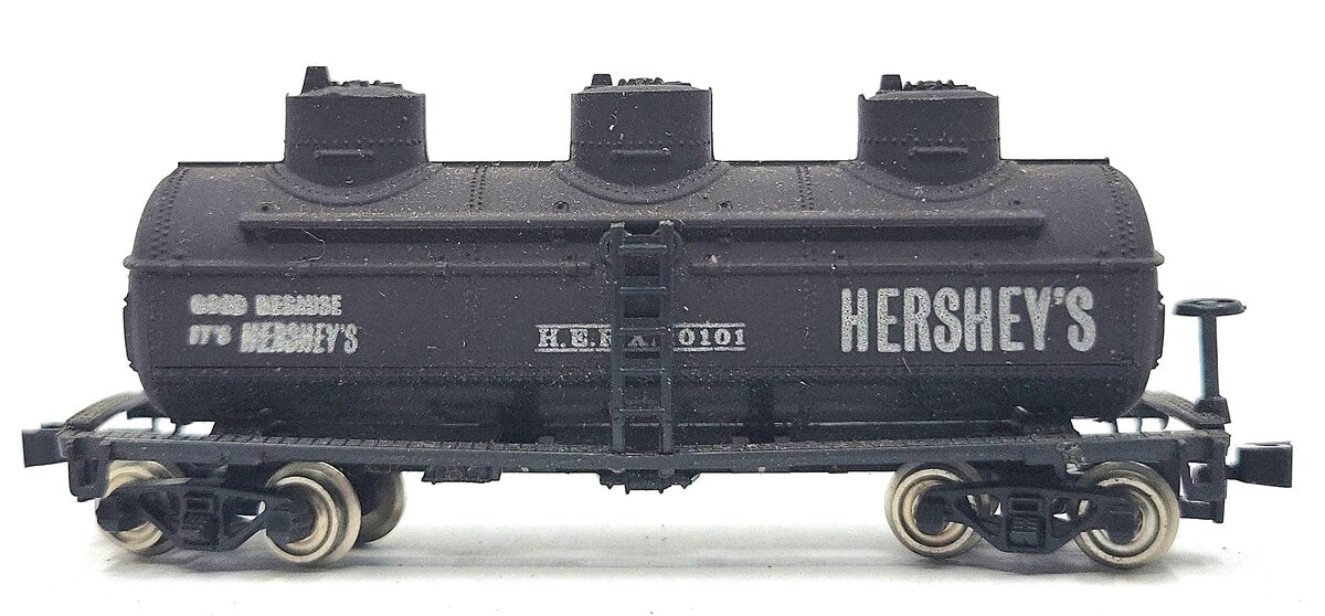Model Power 3422 N Scale H.E.R.X Hershey's 3 Dome Tank Car #10101 EX/Box