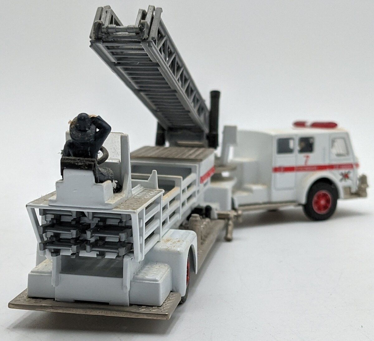Corgi 97387 Diecast American La France Aerial Ladder Truck Denver Fire Dpt LN/Box