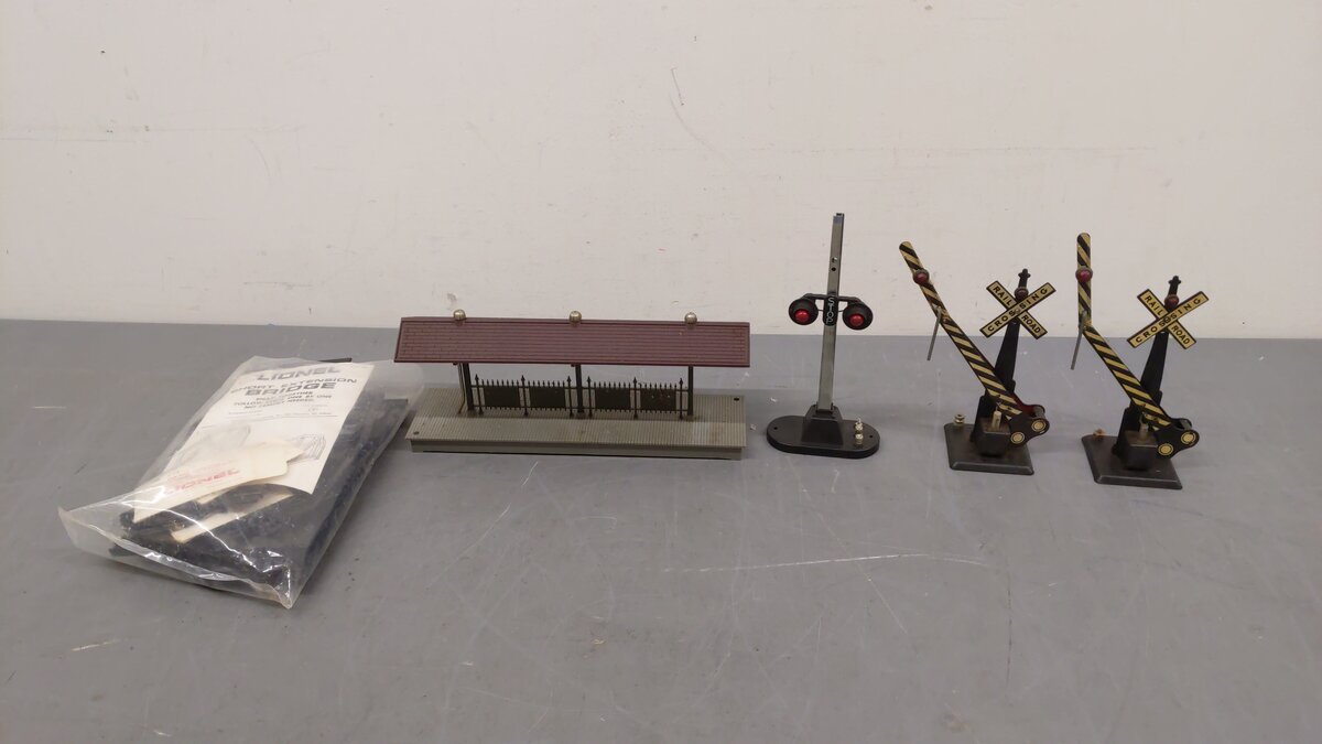 Lionel and Others O Gauge Assorted Accessories [5] VG