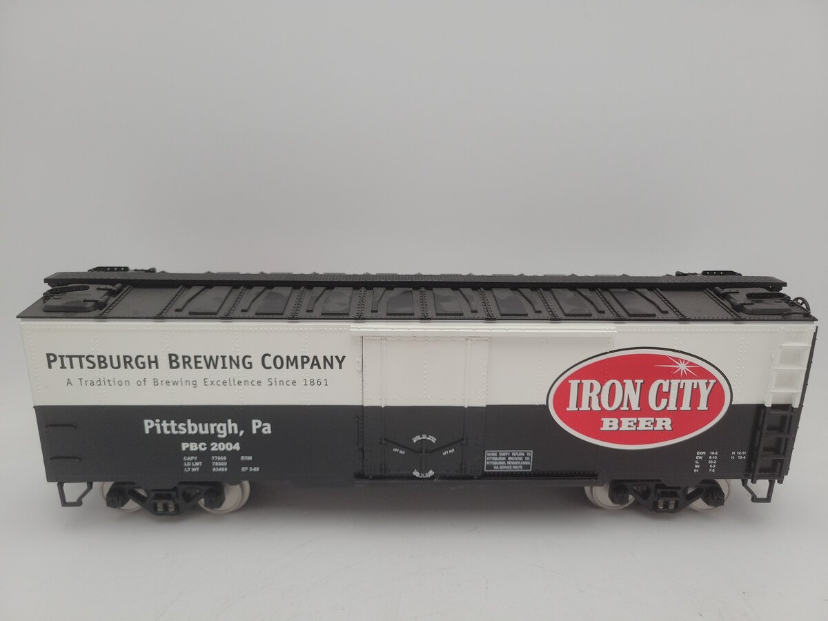 MTH 70-78011 G Scale Iron City 40' Black & White Reefer Car #2004 EX