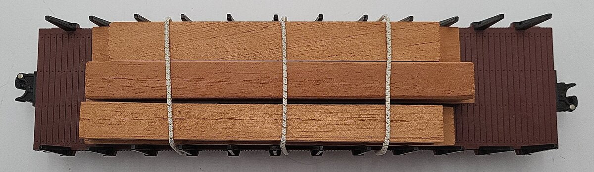 Lionel 6-9823 O Gauge Santa Fe Flatcar with Wood Load EX