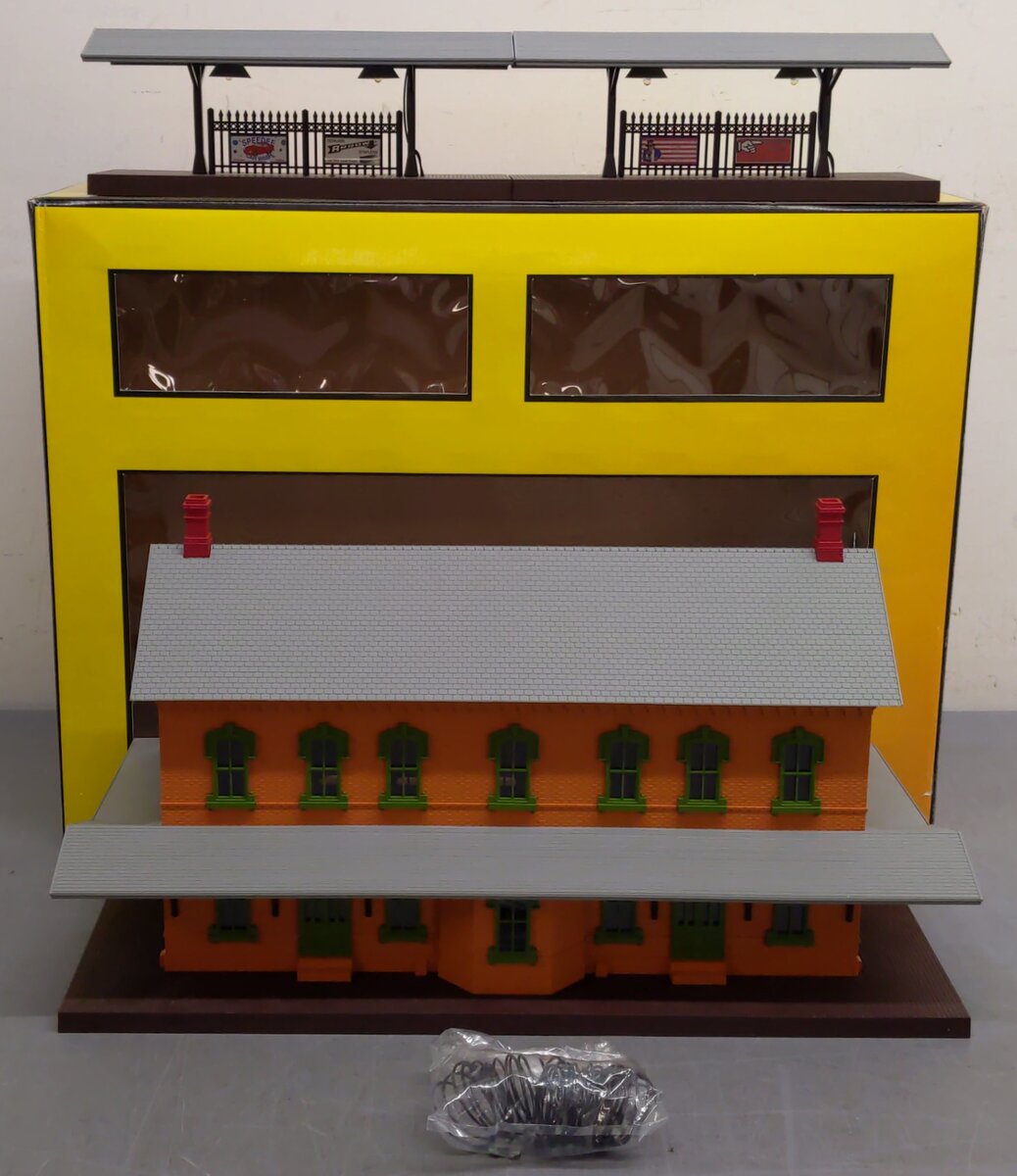 MTH 30-9005 O Gauge Passenger Station with 2 Platforms EX/Box