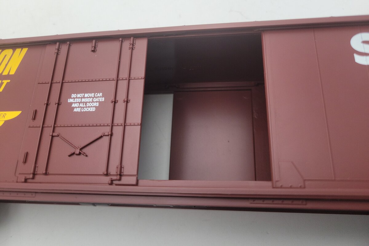 MTH 20-93032 O Gauge Southern Pacific 50' Double Plug Door Boxcar #693349 VG/Box