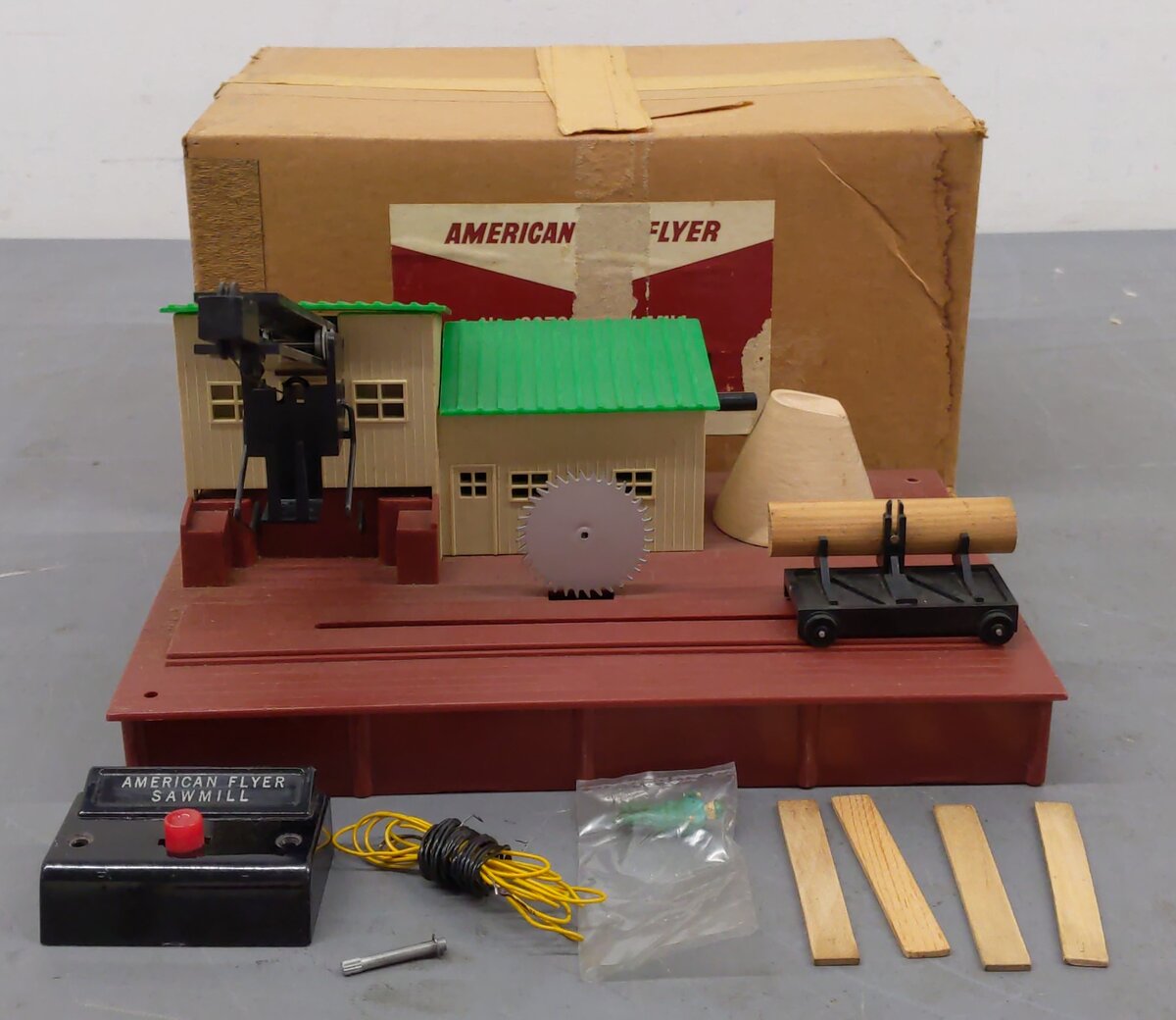 American Flyer 23796 Vintage S Operating Saw Mill EX/Box