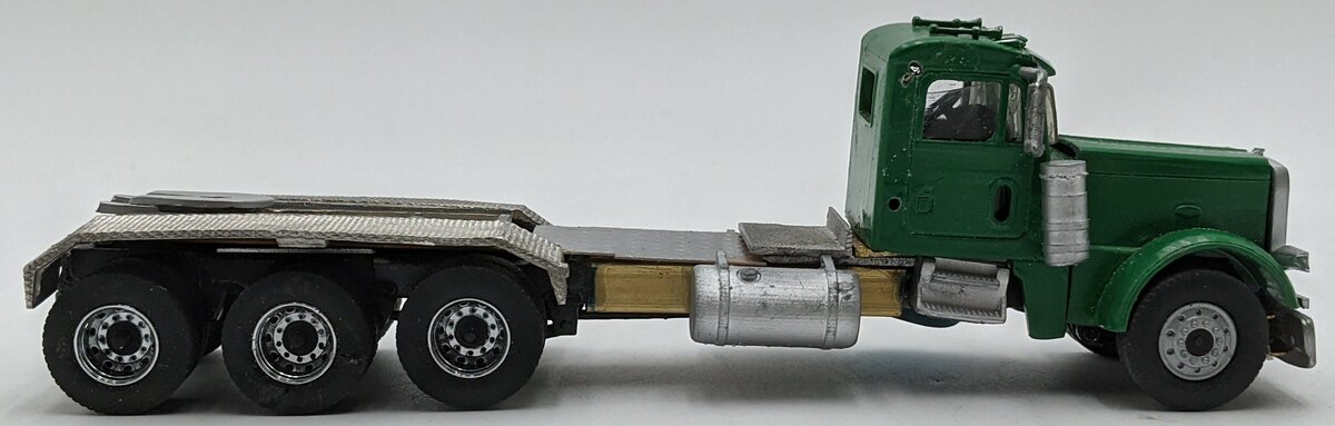 Custom Built 1:50 Diecast Custom KK-Kenworth W900 8X4 Tractor Green VG/Box