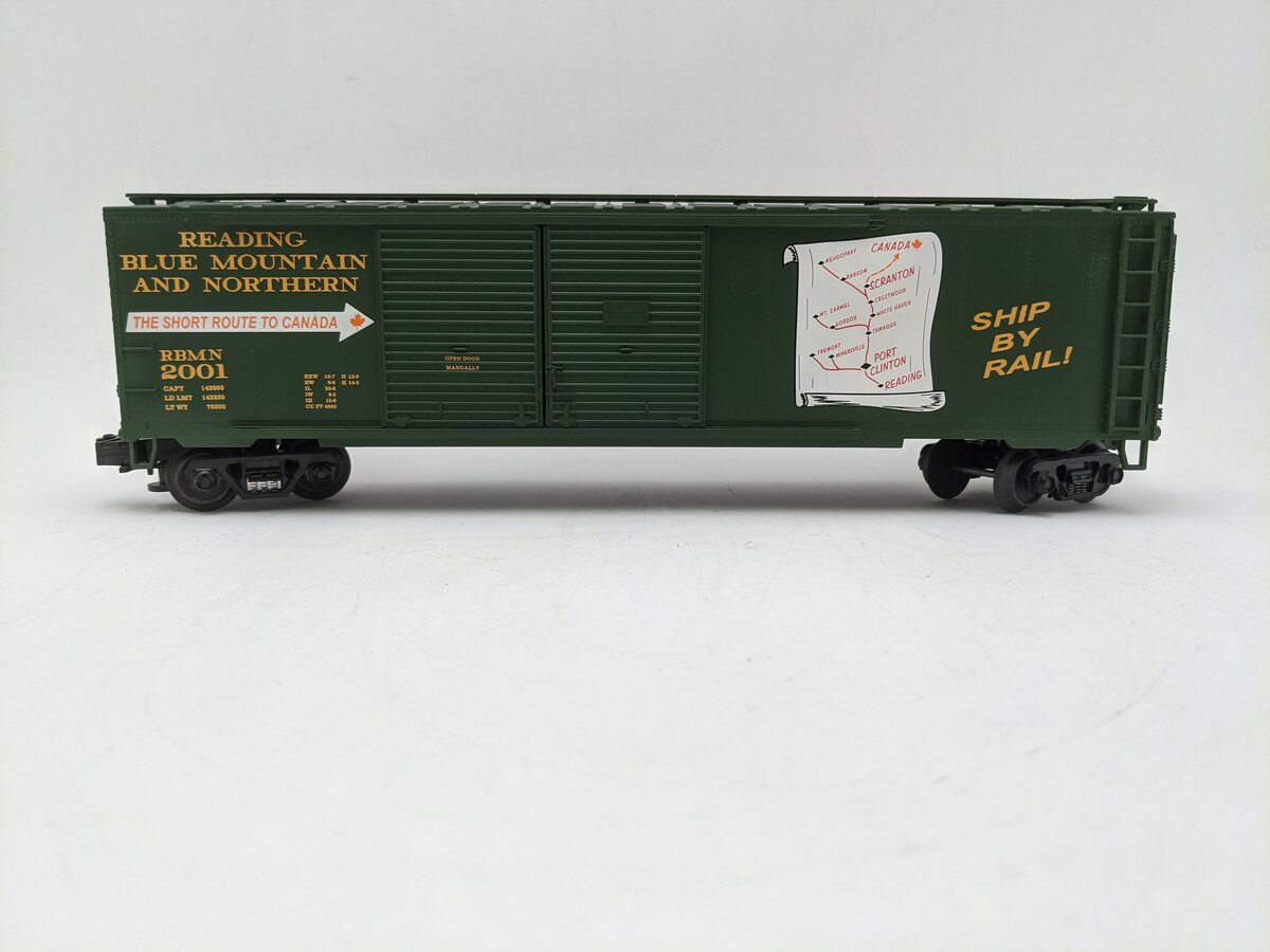 MTH 20-93088 O Gauge Reading Blue Mountain & Northern Boxcar #2001 EX
