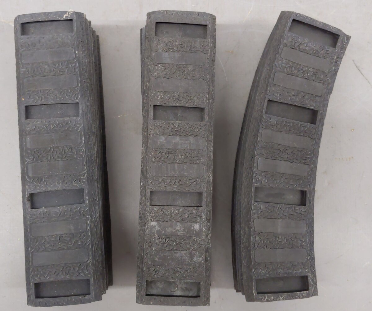 Repo R Johnson S Scale Rubber Roadbed 16 Straight & 8 Curved [24] LN