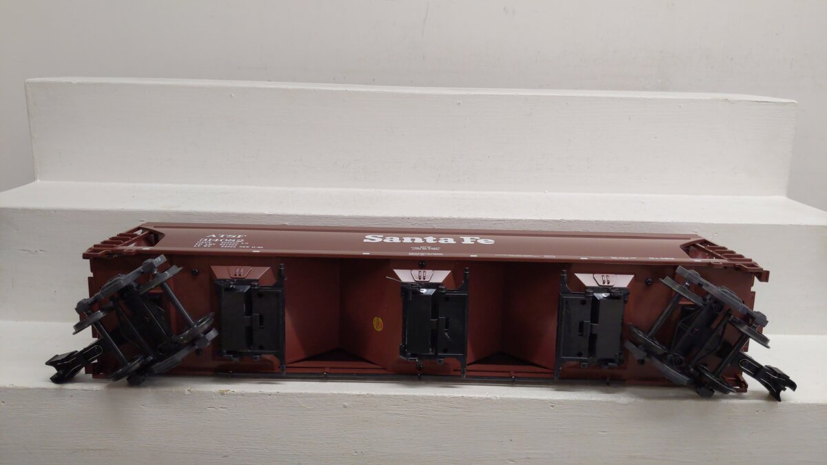 LGB 40820 G Gauge Santa Fe 3-Bay Hopper Car #314082 EX