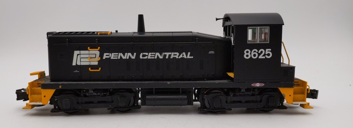 Atlas O Scale Penn Central  EMD SW8/SW9 switcher diesel locomotive EX