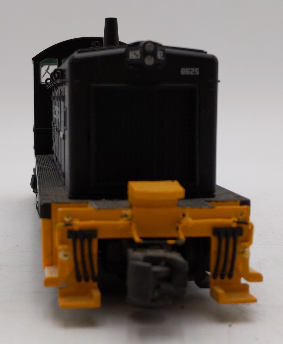 Atlas O Scale Penn Central  EMD SW8/SW9 switcher diesel locomotive EX