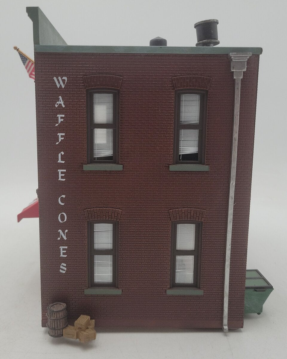 Woodland Scenics BR5844 O Gauge Built-&-Ready Corner Emporium Building VG