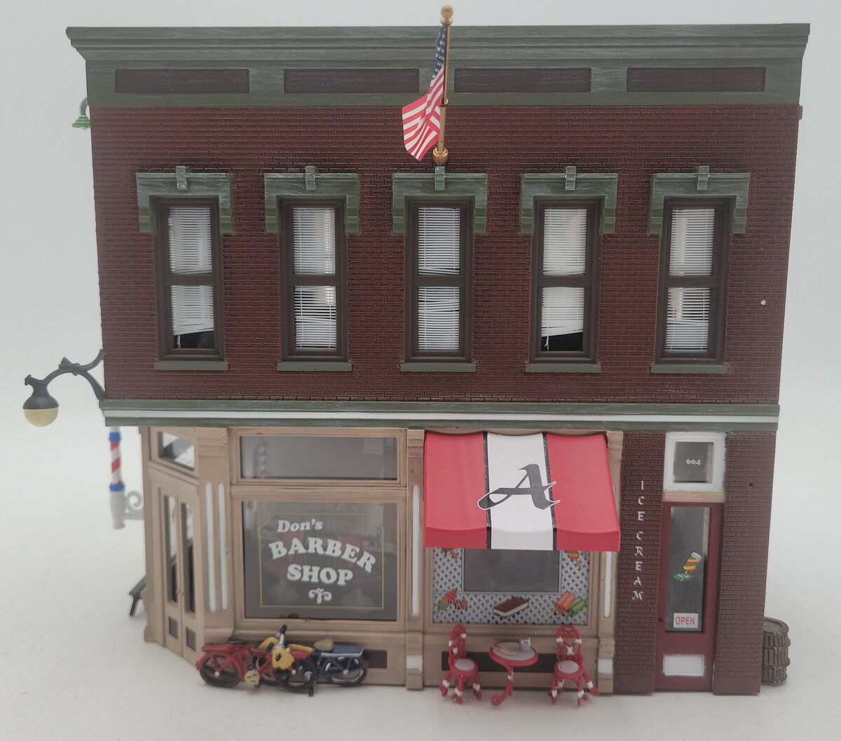 Woodland Scenics BR5844 O Gauge Built-&-Ready Corner Emporium Building VG