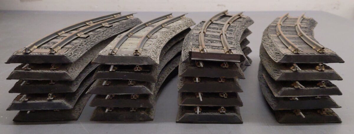 S Scale Tinplate Curve Track & Assorted Roadbed [20] VG