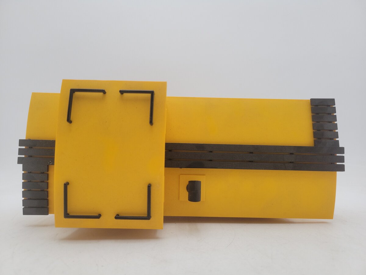 Lionel 8-87706 G Scale Chessie Illuminated Caboose EX